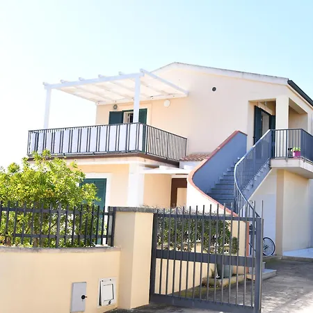 Auri Apartment